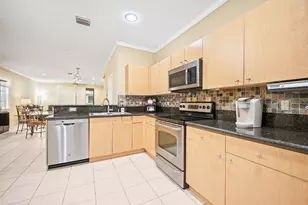 4212 Vineyard Cir, Weston, FL 33332 - Photo 5