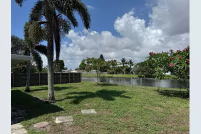 8095 St  John Avenue W, Boynton Beach, FL 33472 - Photo 3