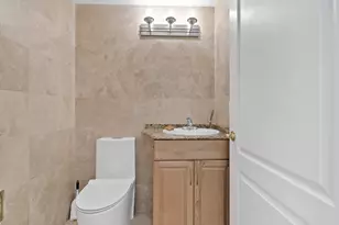 677 NE 24th St, Miami, FL 33137 - Photo 17