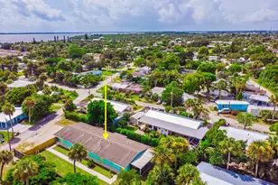 2546 NE Hickory Ave, Jensen Beach, FL 34957 - Photo 3