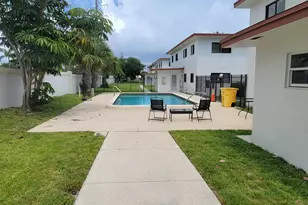 240 SW 7th St, Boca Raton, FL 33432 - Photo 23
