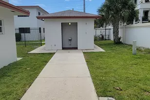 240 SW 7th St, Boca Raton, FL 33432 - Photo 25