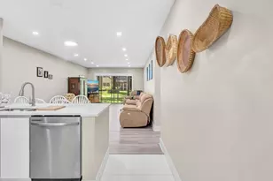 100 Ashbury Rd, Hollywood, FL 33024 - Photo 5