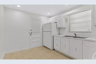 10821 N Military Trail #Apt 19, Palm Beach Gardens, FL 33410 - Photo 7