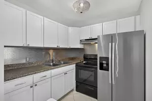 127 Chatham F, West Palm Beach, FL 33417 - Photo 7