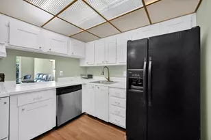 500 Executive Center Dr, West Palm Beach, FL 33401 - Photo 9