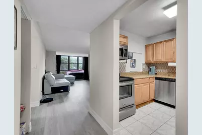 1000 Parkview Drive #306, Hallandale Beach, FL 33009 - Photo 5