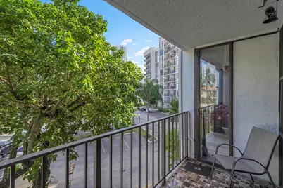 1000 Parkview Drive #306, Hallandale Beach, FL 33009 - Photo 15