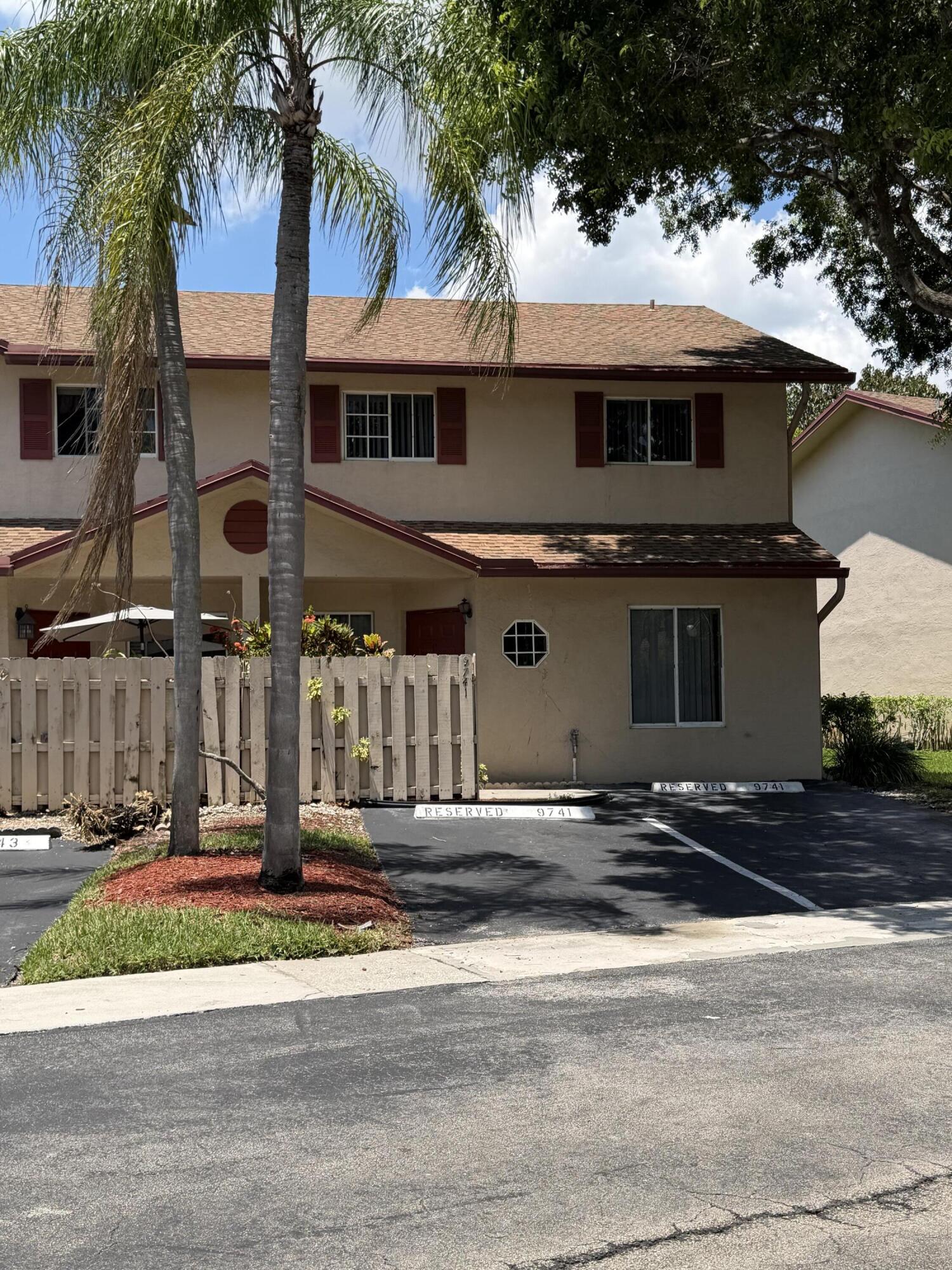 9741 NW 37th St main architectural view