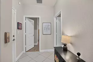 27 NW Hawthorne Pl, Boca Raton, FL 33432 - Photo 5