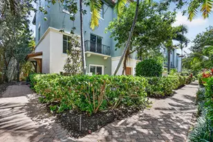 27 NW Hawthorne Pl, Boca Raton, FL 33432 - Photo 1