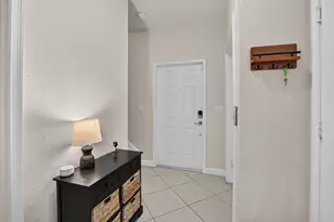 27 NW Hawthorne Pl, Boca Raton, FL 33432 - Photo 9