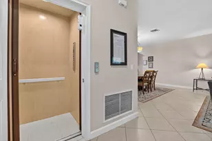 27 NW Hawthorne Pl, Boca Raton, FL 33432 - Photo 25