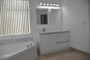 19496 S Whitewater Ave, Weston, FL 33332 - Photo 11