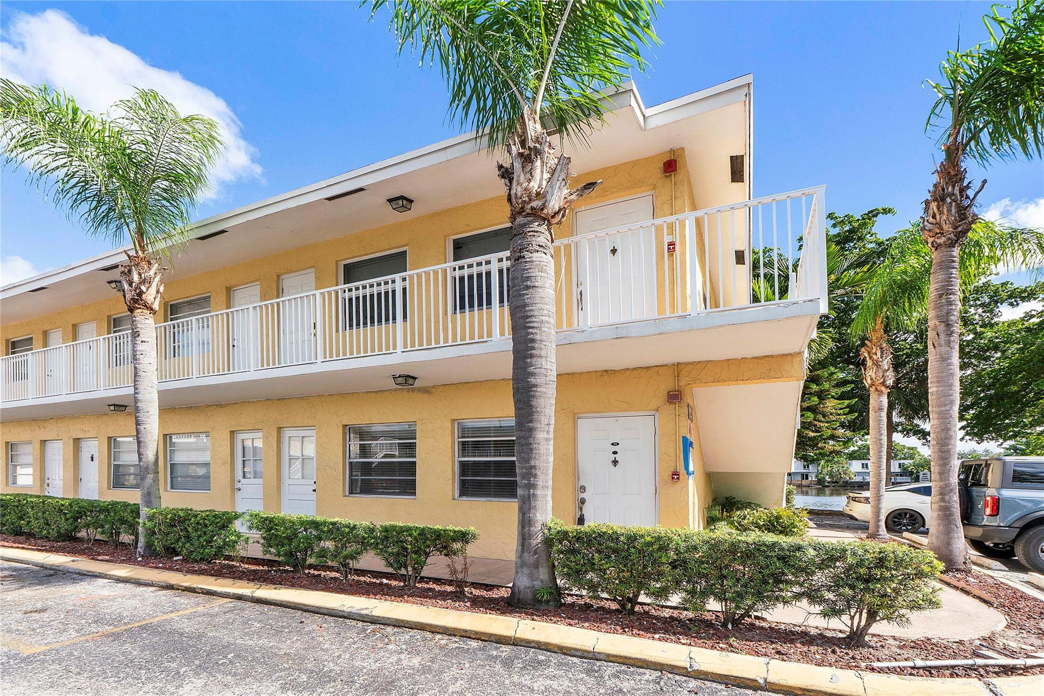 4050 NE 12th Terrace #39-2 - 4050 NE 12th Terrace #39-2, Oakland Park, FL 33334 Luxury Property | Jose Angel Pina