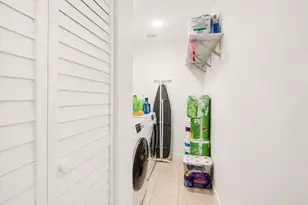 300 Palm Cir W, Pembroke Pines, FL 33025 - Photo 21