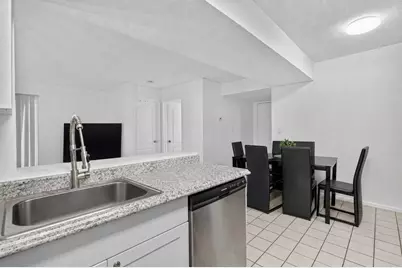 300 Palm Circle W #106, Pembroke Pines, FL 33025 - Photo 7