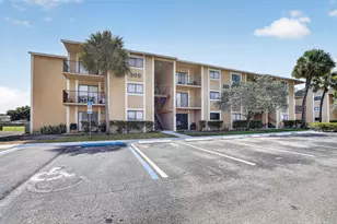 300 Palm Cir W, Pembroke Pines, FL 33025 - Photo 1