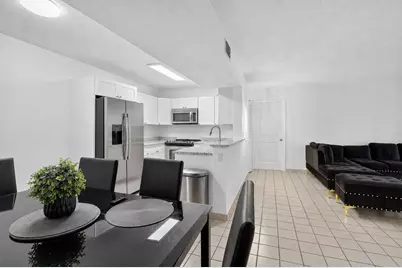 300 Palm Circle W #106, Pembroke Pines, FL 33025 - Photo 3