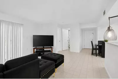 300 Palm Circle W #106, Pembroke Pines, FL 33025 - Photo 11