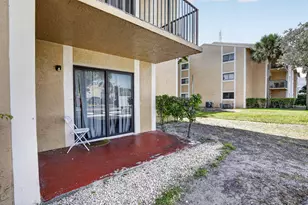 300 Palm Cir W, Pembroke Pines, FL 33025 - Photo 23
