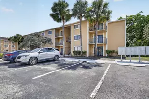 300 Palm Cir W, Pembroke Pines, FL 33025 - Photo 31