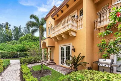 210 NE 69th Circle, Boca Raton, FL 33487 - Photo 1