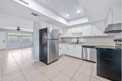 9050 E Highland Pines Boulevard, Palm Beach Gardens, FL 33418 - Photo 3
