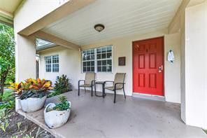 1412 NE 14th Pl main architectural view