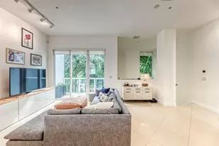 727 NE 4th Ave, Fort Lauderdale, FL 33304 - Photo 3