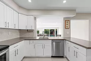 300 SE 8th Ct, Pompano Beach, FL 33060 - Photo 11