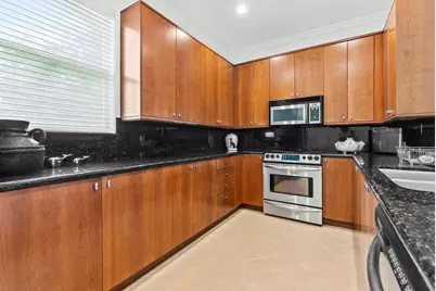 725 SW 4th Avenue, Fort Lauderdale, FL 33315 - Photo 13