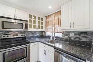 9360 Sunrise Lakes Blvd, Sunrise, FL 33322 - Photo 19