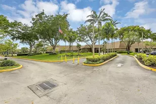 9360 Sunrise Lakes Blvd, Sunrise, FL 33322 - Photo 5