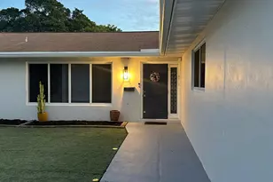 528 Date Palm Dr, Lake Park, FL 33403 - Photo 5