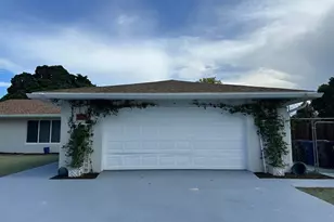 528 Date Palm Dr, Lake Park, FL 33403 - Photo 3