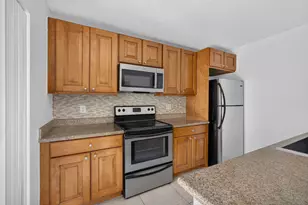 851 Blue Ridge Cir, West Palm Beach, FL 33409 - Photo 3