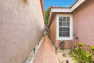 9312 NW 54th St, Sunrise, FL 33351 - Photo 31