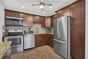 307 Wellington C, West Palm Beach, FL 33417 - Photo 9