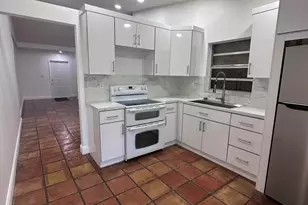19823 NW 64th Pl, Hialeah, FL 33015 - Photo 3
