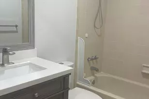 19823 NW 64th Pl, Hialeah, FL 33015 - Photo 7