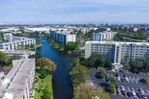 2240 N Cypress Bend Dr, Pompano Beach, FL 33069 - Photo 25