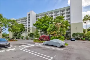 2240 N Cypress Bend Dr, Pompano Beach, FL 33069 - Photo 3
