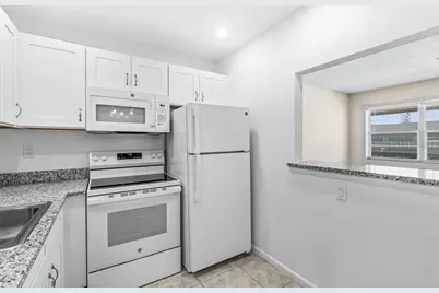 52 Kingswood C, West Palm Beach, FL 33417 - Photo 5