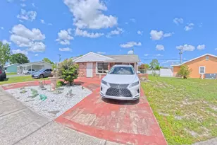 372 NW Airoso Blvd, Port Saint Lucie, FL 34983 - Photo 3