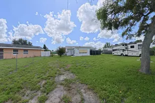 372 NW Airoso Blvd, Port Saint Lucie, FL 34983 - Photo 15