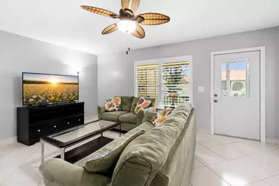 317 Knotty Pine Circle #D-2, Greenacres, FL 33463 - Photo 3