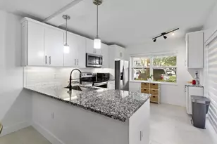 18 Amherst Ct, Royal Palm Beach, FL 33411 - Photo 7