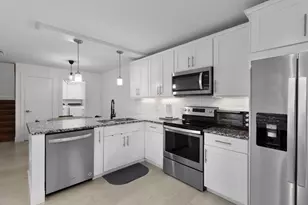 18 Amherst Ct, Royal Palm Beach, FL 33411 - Photo 9
