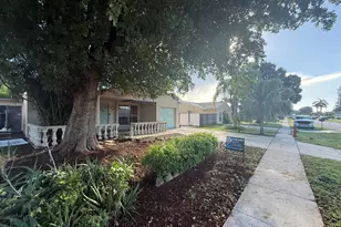 10685 Bobbie Ln, Royal Palm Beach, FL 33411 - Photo 3